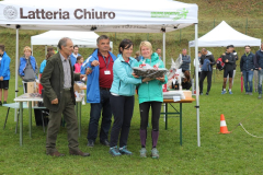 La-Vicesindaca-Simonini-Elena-premia-Lino-Simona-Pol.Lanzada-2a-assoluta-e-1a-di-cat.